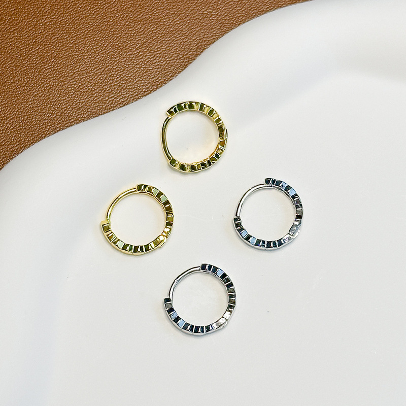 [Galvanoplastia de oro real] Polígono geométrico brillante coreano Temperamento diario Sencillo de diseño avanzado Sense Hebilla de oreja circular