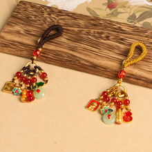 一件代发复古珐琅彩汽车钥匙扣吞金兽沙金铜编织本命年情侣包挂件