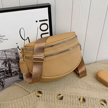 日韩女包2025新款潮宽肩带胸包防水尼龙布单肩斜挎小包包水饺包