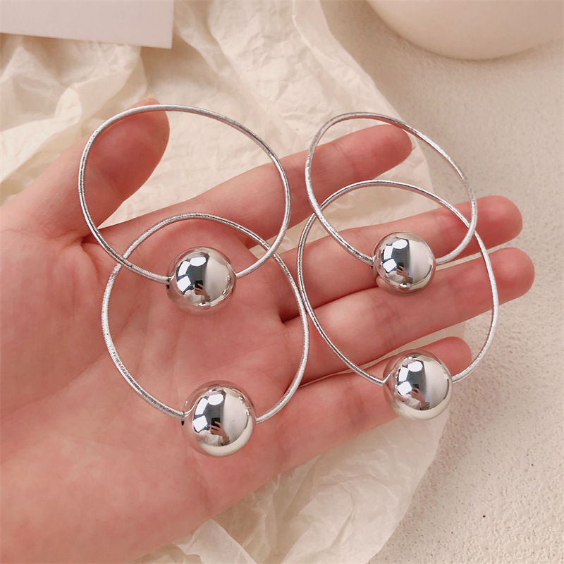 Blogger con el mismo brillante correa de goma de bola plateada para mujeres, cabeza de alta elasticidad, cuerda de cabeza duradera, nuevo toque coreano de cola de caballo