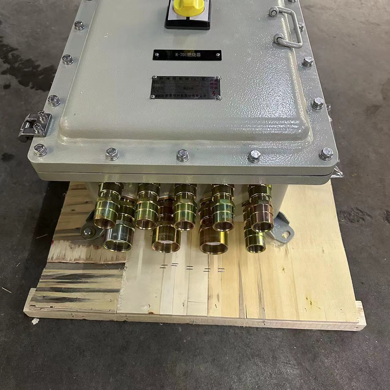 华荣飞策新黎明合隆中兴沈海防爆防腐控制箱防爆操作柱防爆插座箱