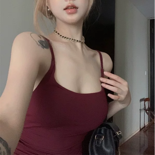 Сексуальная топ с чашечками, короткий жилет, красивая спина, slim fit