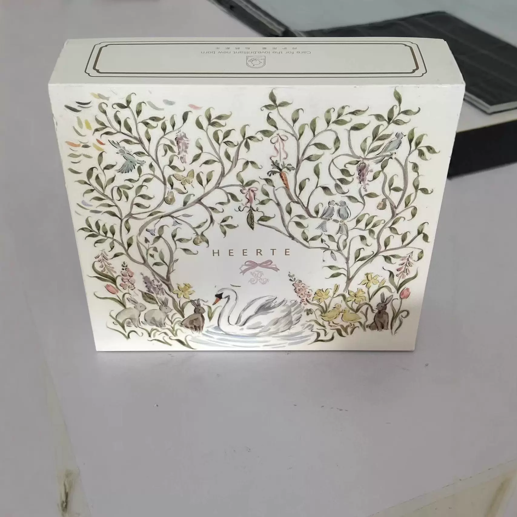 呵儿特婴童用品礼盒30*27尺寸包装盒子卡通印花盒子只有盒子