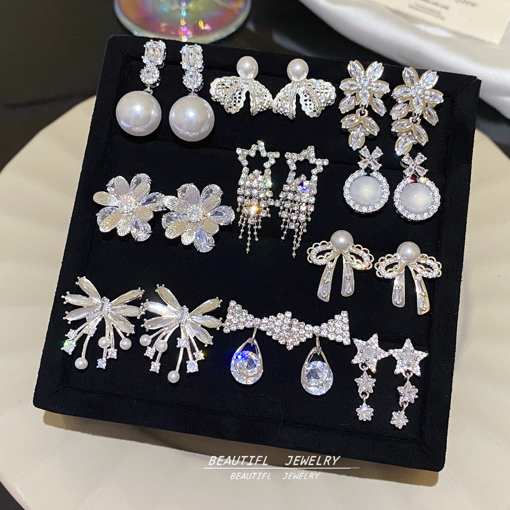 S925 Silver Needle Delicate and Versatile Flower Stud Earrings for Women, High-End Luxury Pearl Earrings, Fashionable and Elegant Ear Accessories