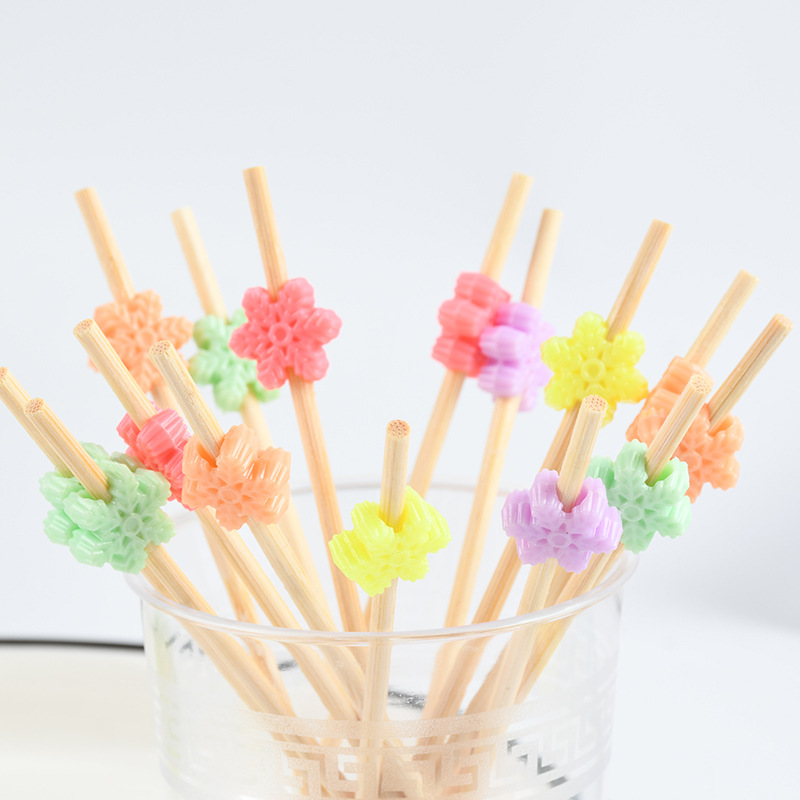 Fabricantes al por mayor de copo de nieve de bambú color Burger fijo horquilla sándwich horquilla creativa horquilla horquilla desechable horquilla de fruta