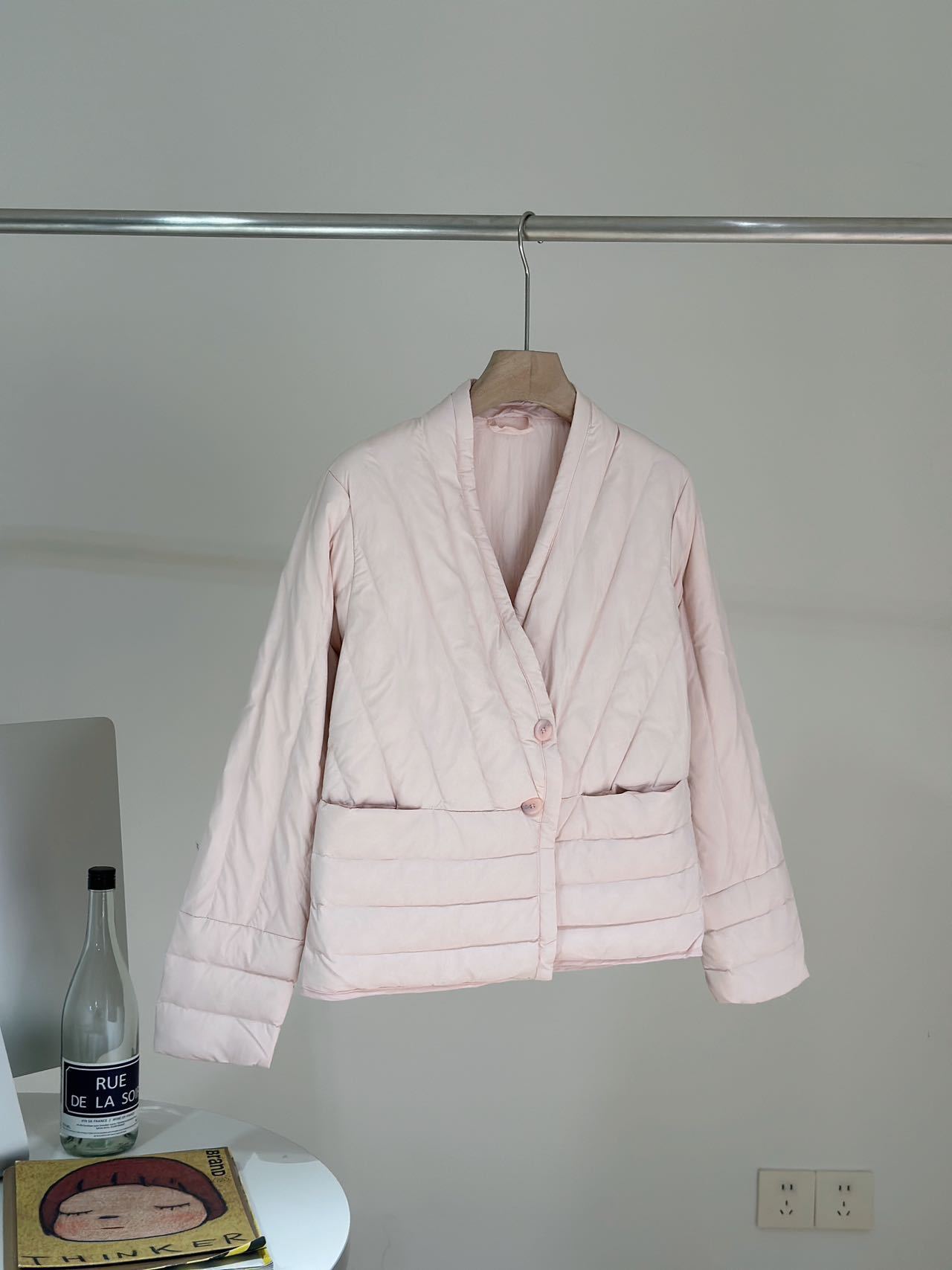 Transfronterizo Tik Tok chaqueta de plumón blanca para mujeres corto y ligero revestimiento coreano caliente cuello en V chaqueta casual