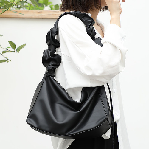 Korean style Internet celebrity pleated handbag, simple retro solid color underarm shoulder bag, casual and fashionable soft leather crossbody bag for women