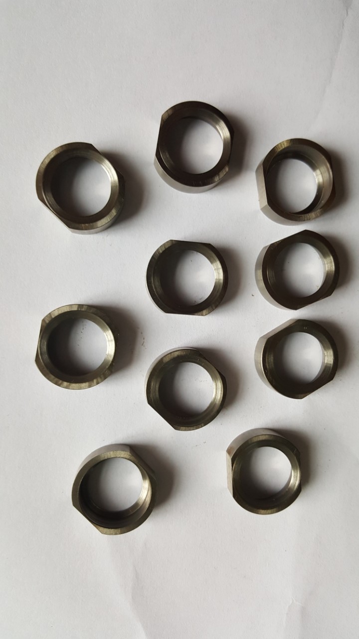 ͭ�����е��иƬԲ�е�ͭ�ܿ��ϻ���Ƭͭ���иƬ��Բ�е�