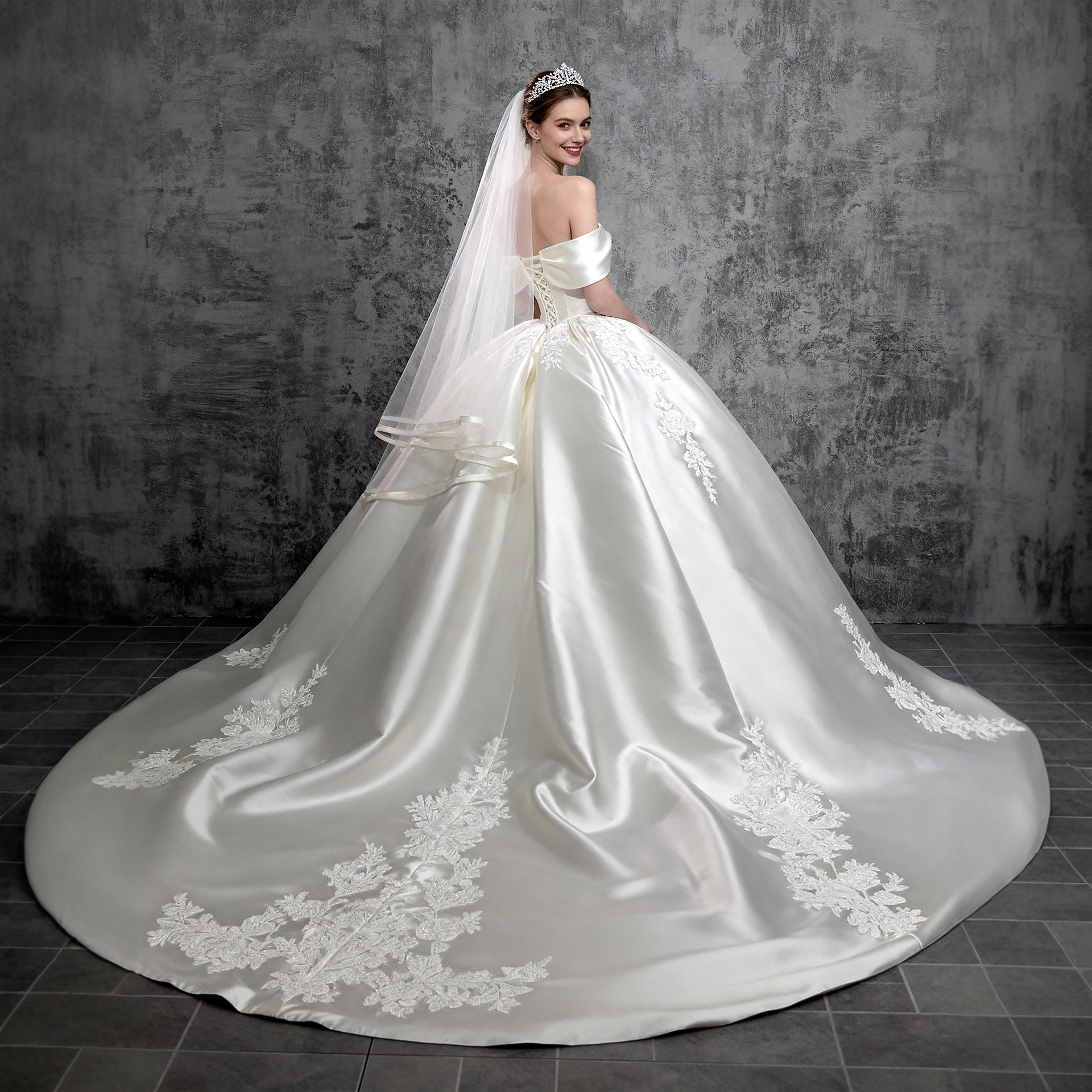 French Wedding Dress Bride 2025 New Winter Main Dress High-End Texture High-Definition Satin One-Shoulder Tail Dress