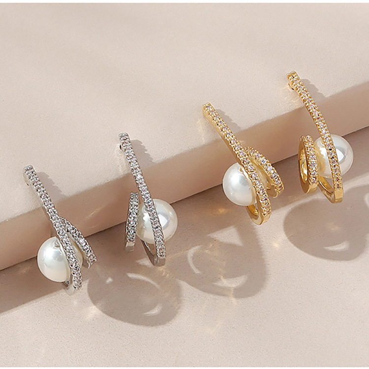 Korean Fashion Simple Pearl Micro-inlaid Zircon Gold-plated Earrings display picture 1