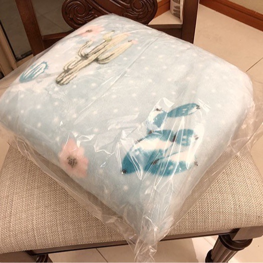 抱枕被两用保暖抱枕毯珊瑚绒法兰绒办公室午睡毯汽车靠垫