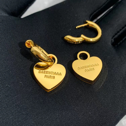 French light luxury Chanel-style 14K brass heart-shaped metal earrings, niche high-quality accessory wholesale