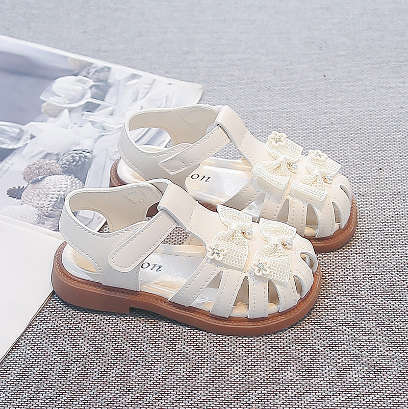 Sandallas de niñas verano 2026 nuevo estilo de moda infantil zapatos casuales versátiles arco sandalias de cabeza de bolsa zapatos princesa image 1