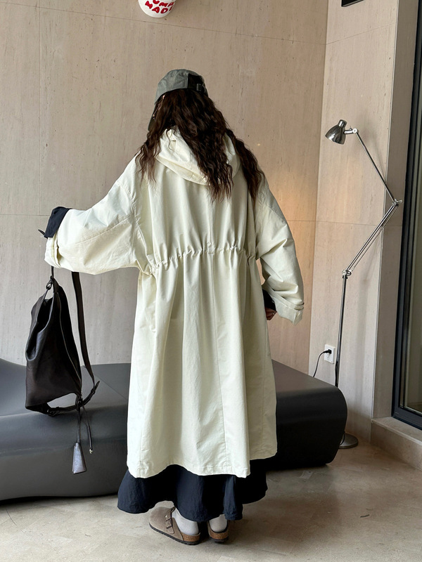 秋の新日本アウトドアストリートカジュアルフード付きシルエットウインドブレーカースリム防風ロングコート女性用|undefined
