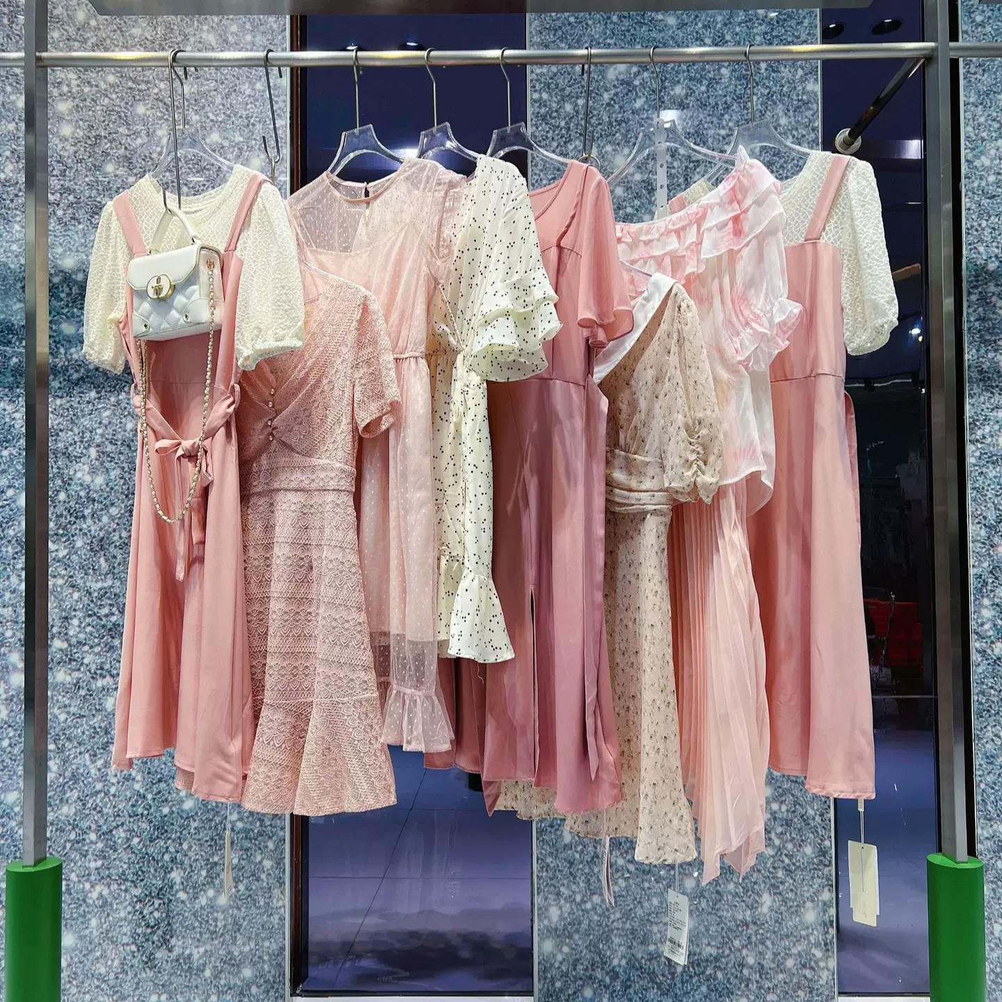 色彩一秀夏装连衣裙T恤杂款撤柜品牌折扣女装尾货清仓十三行批发