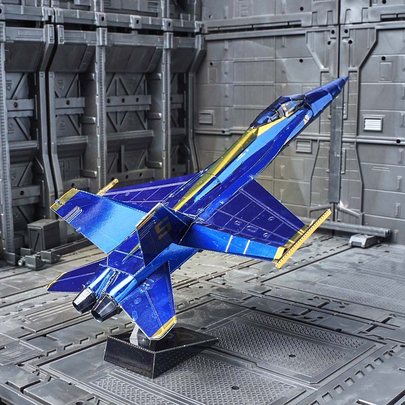 Estatua mágica de acero al por mayor versión de color avión un grupo metal rompecabezas mini 3D tridimensional hecho a mano DIY modelo de montaje