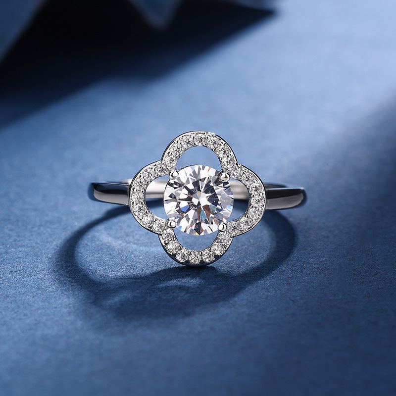 Moissanit-Halskette für Damen, Schlüsselbeinkette, Modetrend im koreanischen Stil, mikrogepflasterter Zirkon-Anhänger mit vierblättrigem Kleeblatt_voghion.com