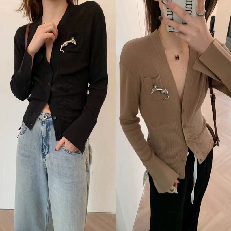 26 Early Spring New Model Rw High-Twist Double-Curved Metallic Leopard Brooch V-Neck Slim-Fit Classic Knit Cardigan