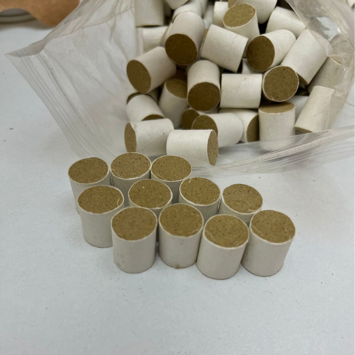 Five-Year Aged Moxa Cones Xiao Ai Zhu 100 Count Moxibustion Sticks for Facial and Body Use quality and texture