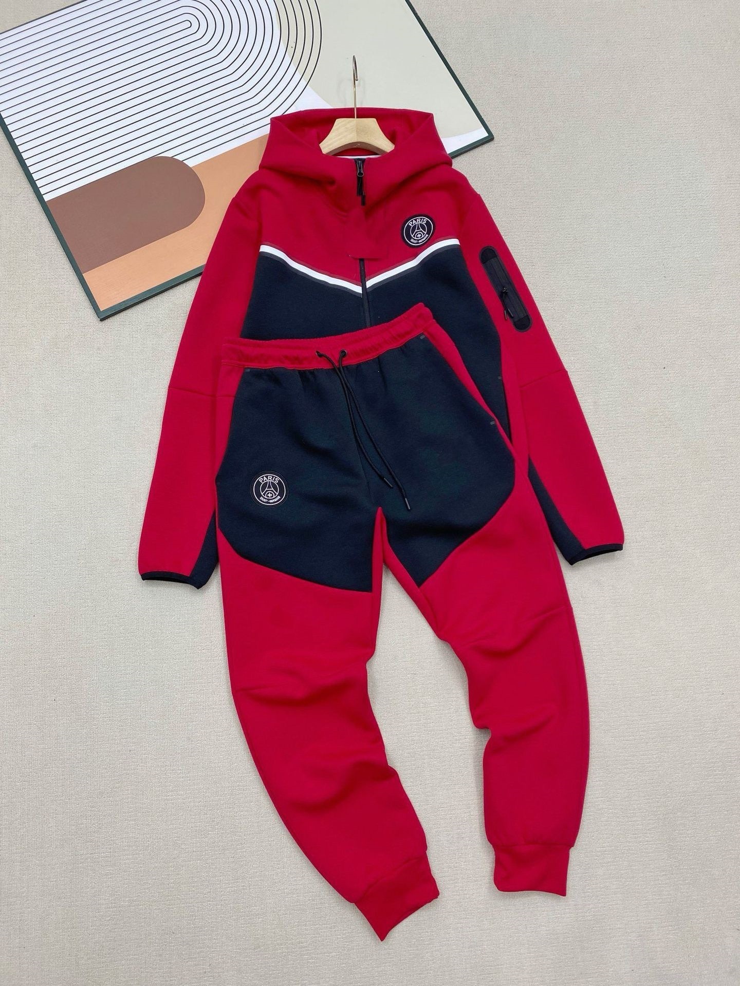 Suit. black and red / M