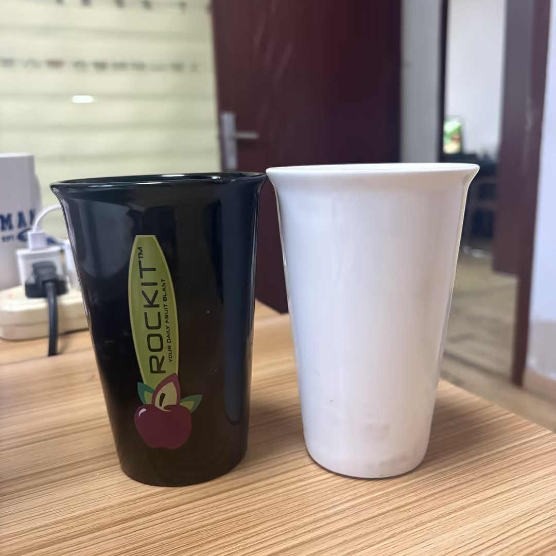 Fabricantes de tazas de cerámica personalizadas al por mayor suministro directo de comercio exterior 11oz impresión LOGO taza de sublimación de transferencia de calor hueso taza de agua de porcelana