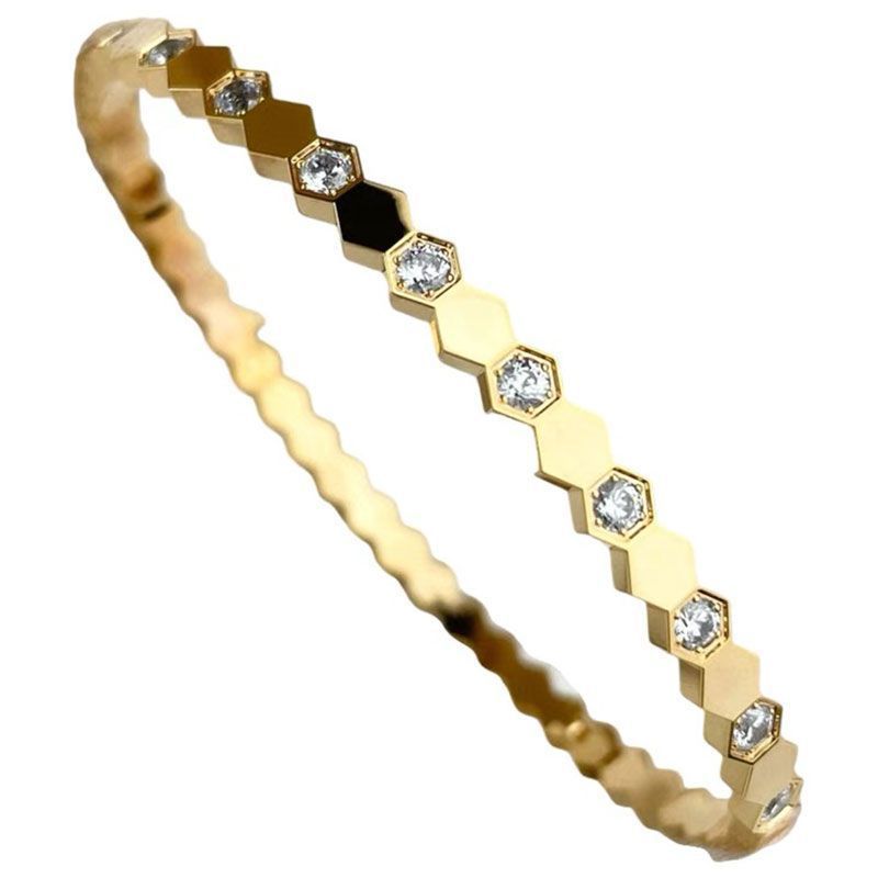 Colmena de diamantes, brazalete de acero de titanio europeo y americano transfronterizo brillante, pulsera de hebilla de tarjeta de color femenino, nueva joyería de gypsophila dorada