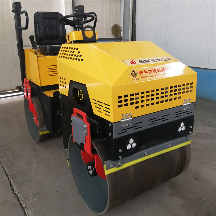 长春双轮压路机操作简便小型压路机深受欢迎手扶压路机