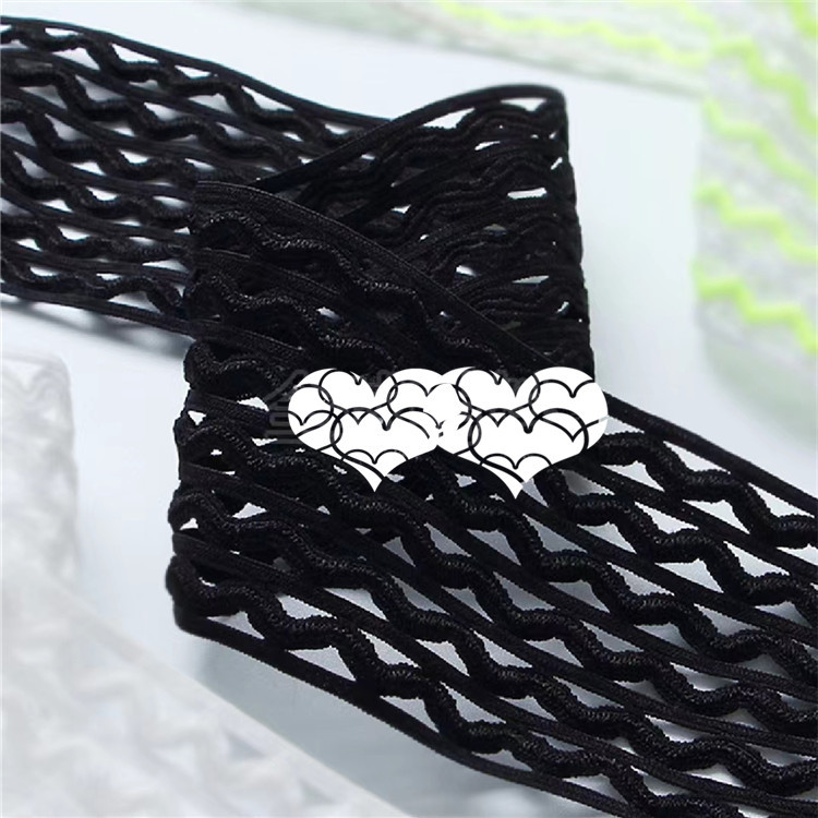 Decorative elastic band on skirt waist