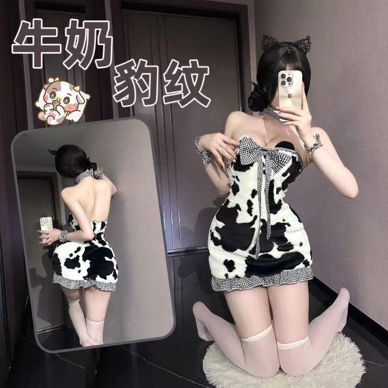 Sexy Cow Maid Costume Set with Hip-Hugging Skirt, Stockings and Ears — detail image 2