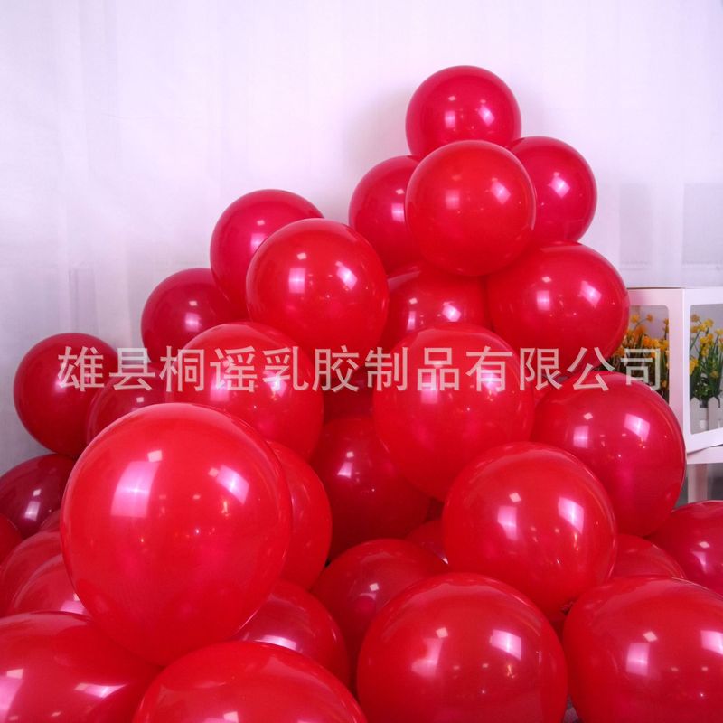 誕生日に風船を配置して結婚します。現場に風船を配置します。|undefined