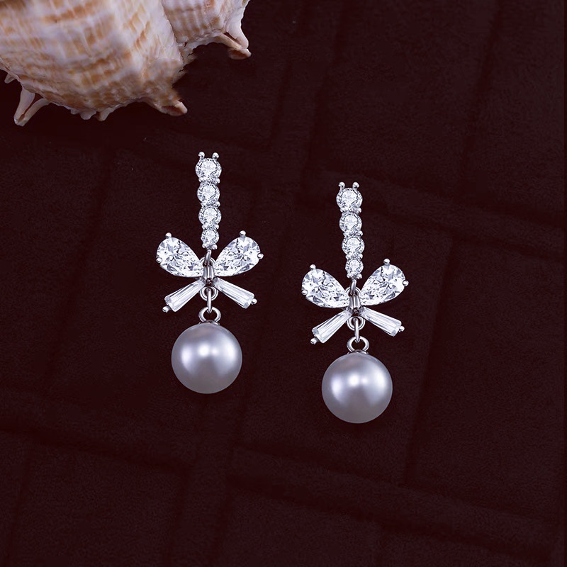 Cubic Zirconia And Pearl Stud Earrings For Everyday Elegance_voghion.com