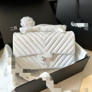 ���朗l������Ů���r�Іμ�б������eС����ͨ�ڰ����ٴ��i�۰�