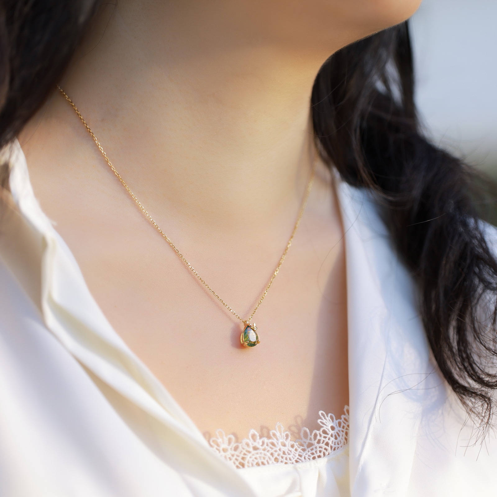 Venta caliente transfronteriza gota de agua de moda simple colgante de ágata de hierba de agua natural S925 con incrustaciones de plata collar de piedra de musgo verde personalizado