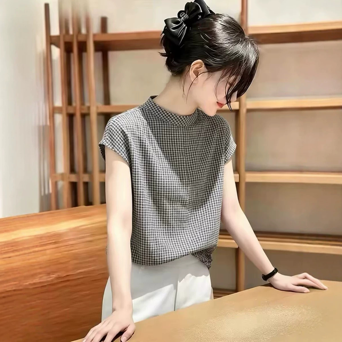 Áo thun nữ cổ tròn họa tiết kẻ caro phong cách casual — Trang chủ chi tiết 4