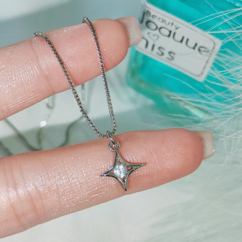 Shining Four Mans Star Zircon Necklace Girls Super Flash Sweet Cool Niche Design Explosions Simple Hip Hop Fashion Collarbone Chain