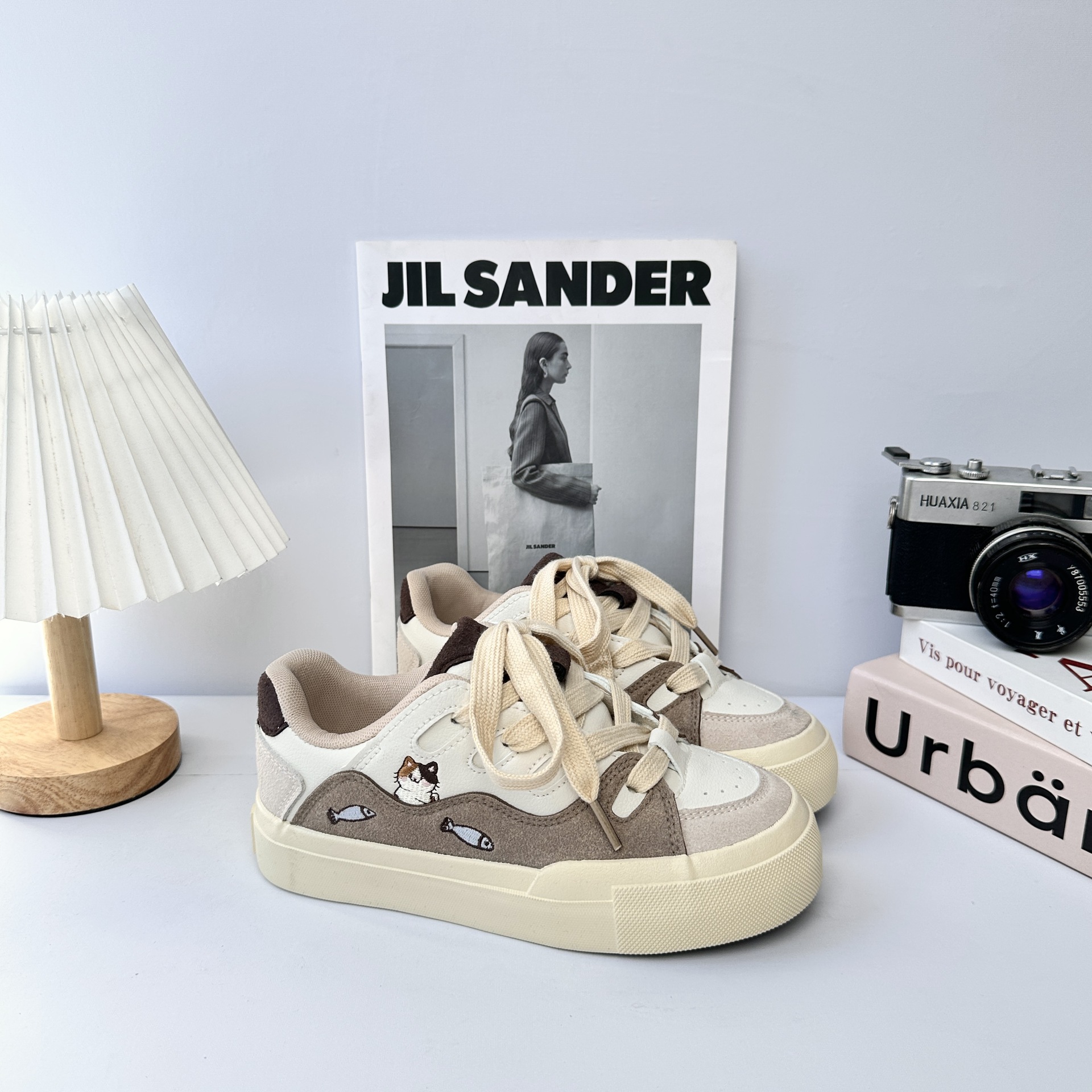 Zapatos deportivos y casuales de ondas distantes para niños y niñas en otoño de 2025 nuevos tipos de explosión, todos los tipos de zapatos de skate de suela gruesa ligera para padres