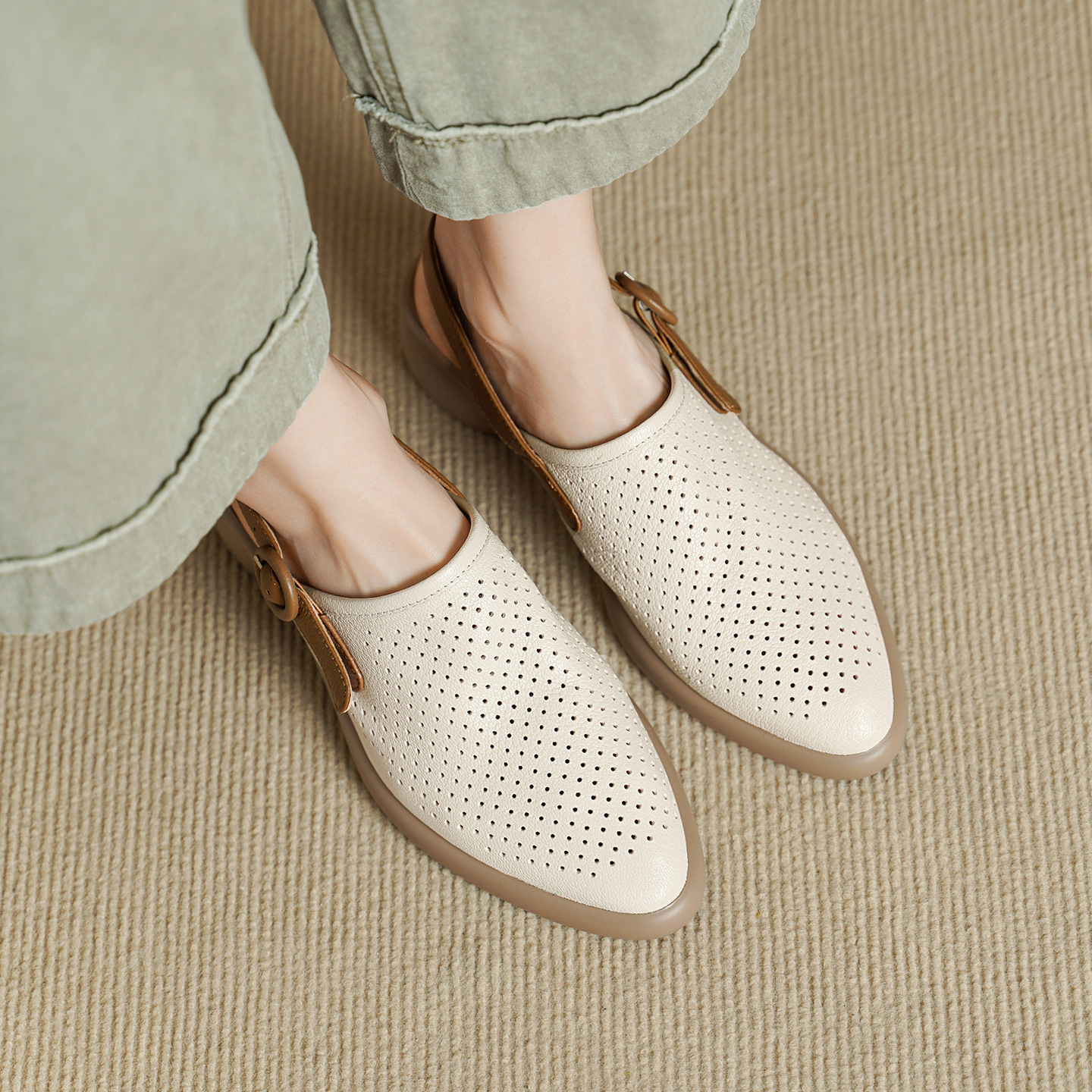 Sandal da dê nữ quai ngang mũi tròn gót vuông cao 7 cm — màu trắng ngà