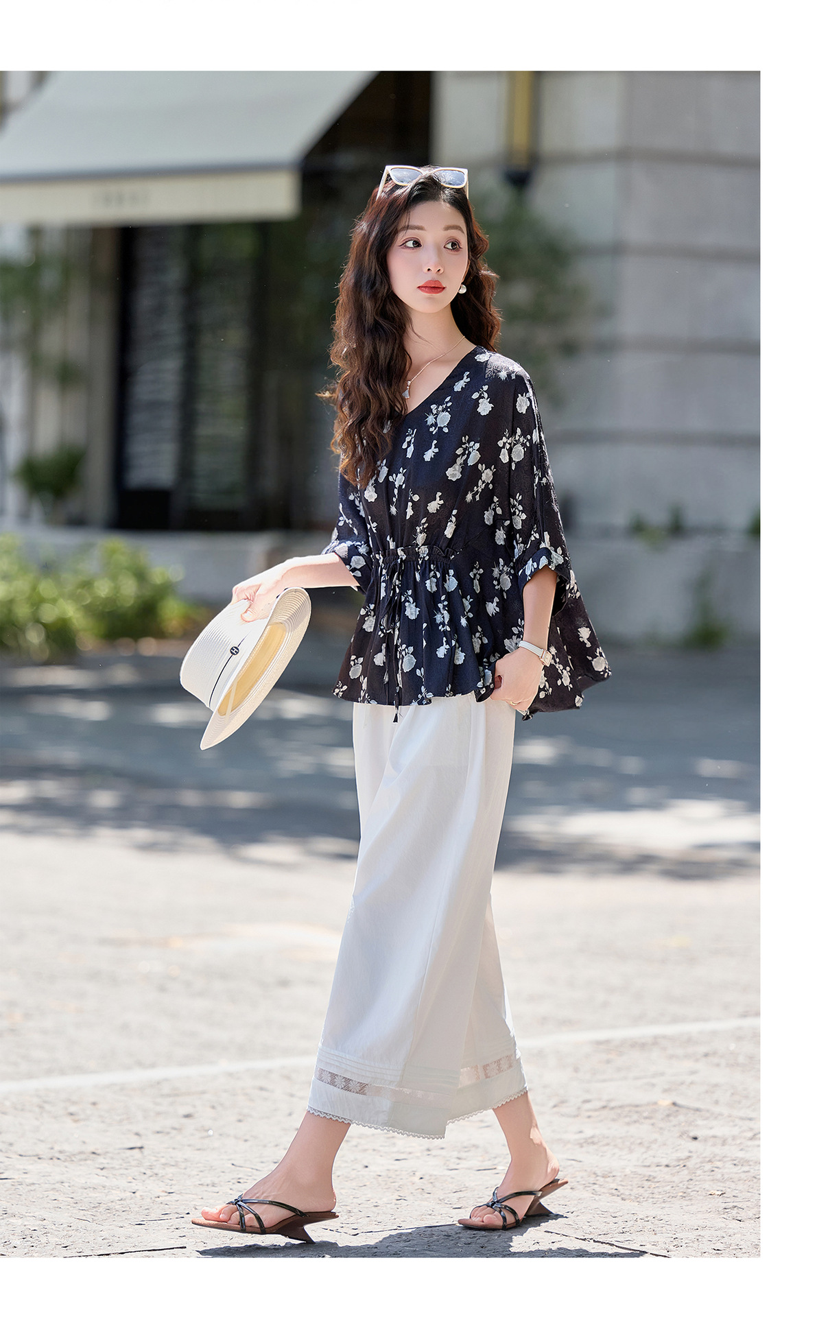 Bộ vest nữ hai mảnh áo sơ mi in họa tiết cổ V kết hợp quần ống rộng — Màu ảnh chi tiết 15