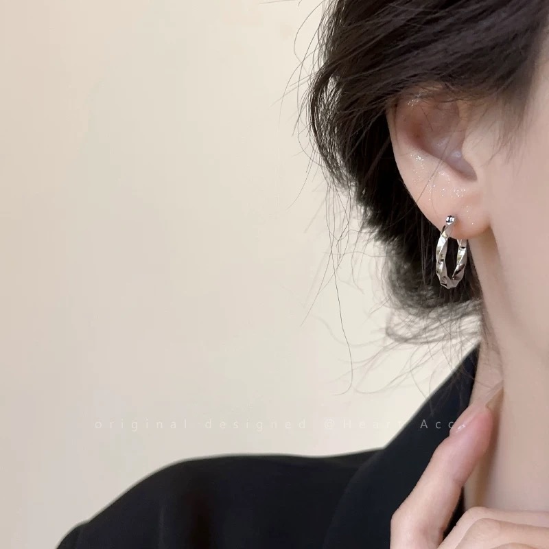 Advanced Feminine Temperament, 2024 New Round With Small And Cool Style, Plain Earrings_voghion.com
