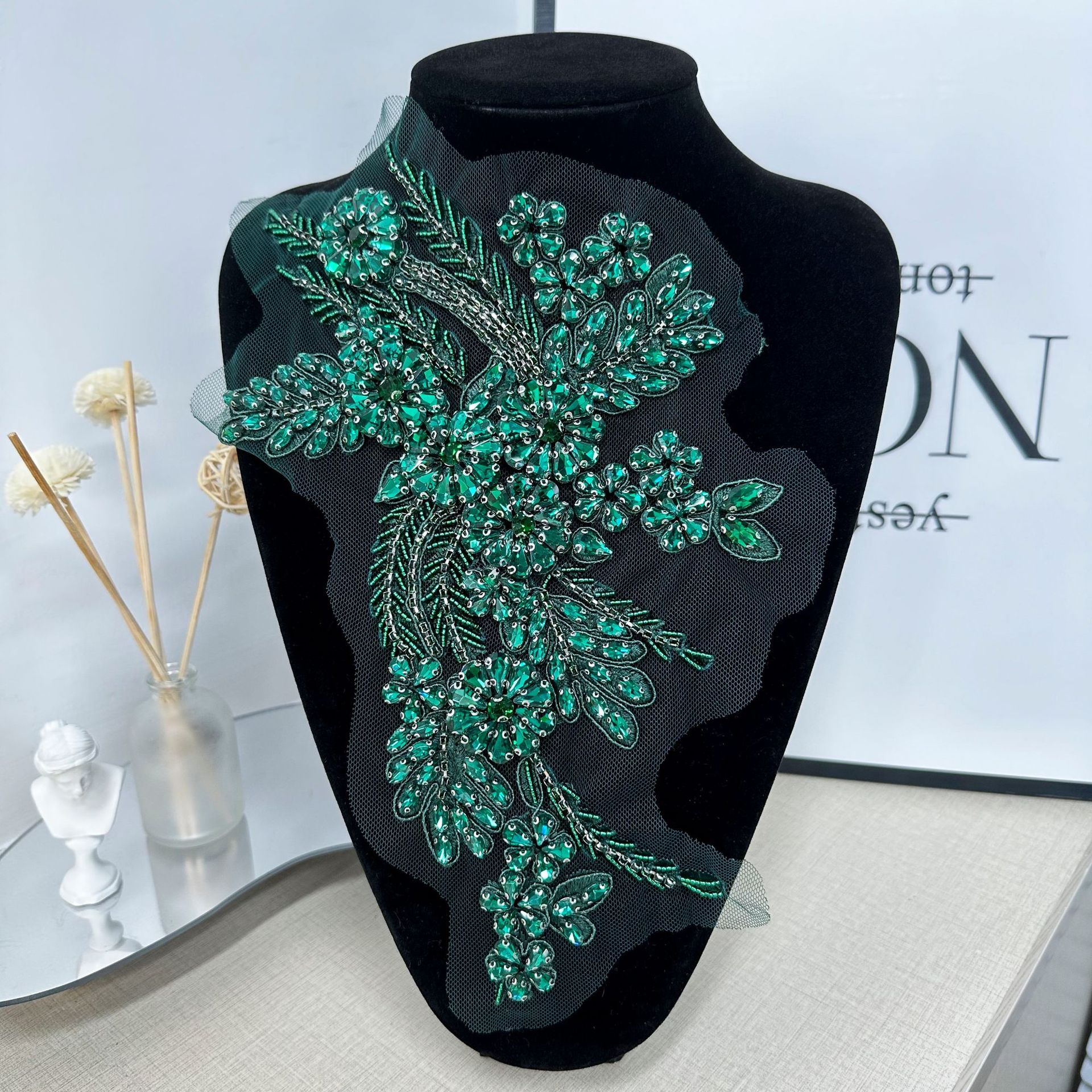Tejido de vidrio pesado bordado mano clavado cuentas de cristal en collar flor de collar vestido de boda decoración accesorios DIY image 3