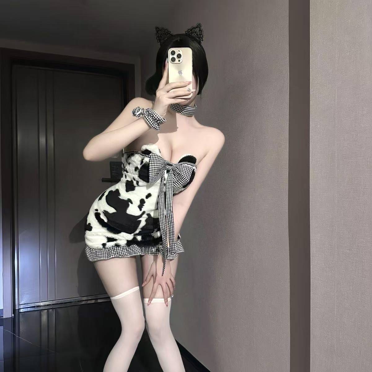 Sexy Cow Maid Costume Set with Hip-Hugging Skirt, Stockings and Ears — detail image 5