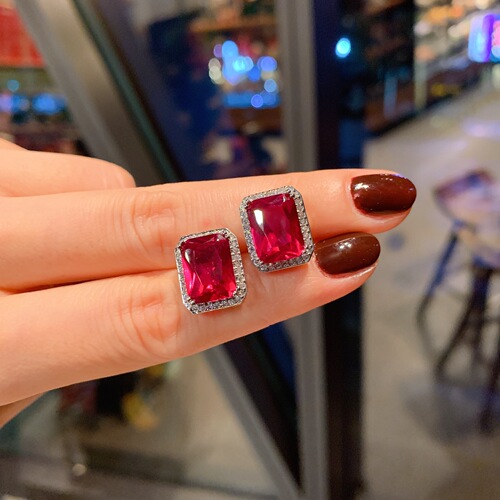 Zhuang Shengsheng Jewelry: Creative Collection of Simulated Pigeon's Blood Ruby Ring, Necklace, and Accessories Set—Featuring Full Diamonds & a Luxurious 8x12 Main Stone