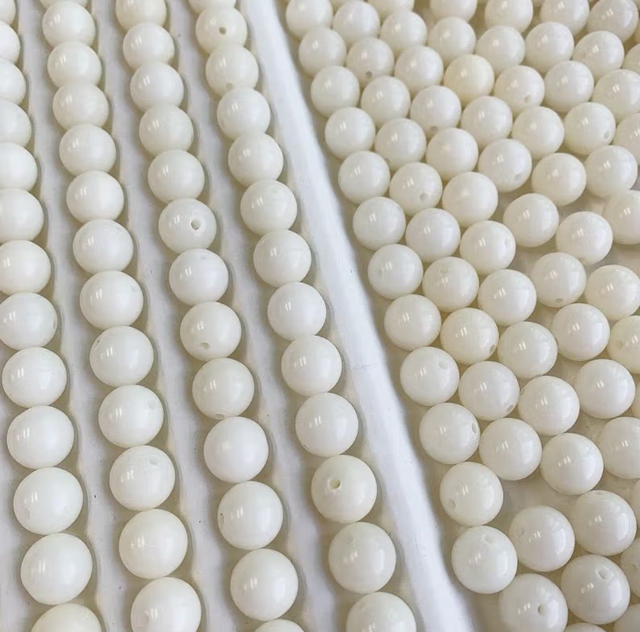 Бусины круглые белые 10мм