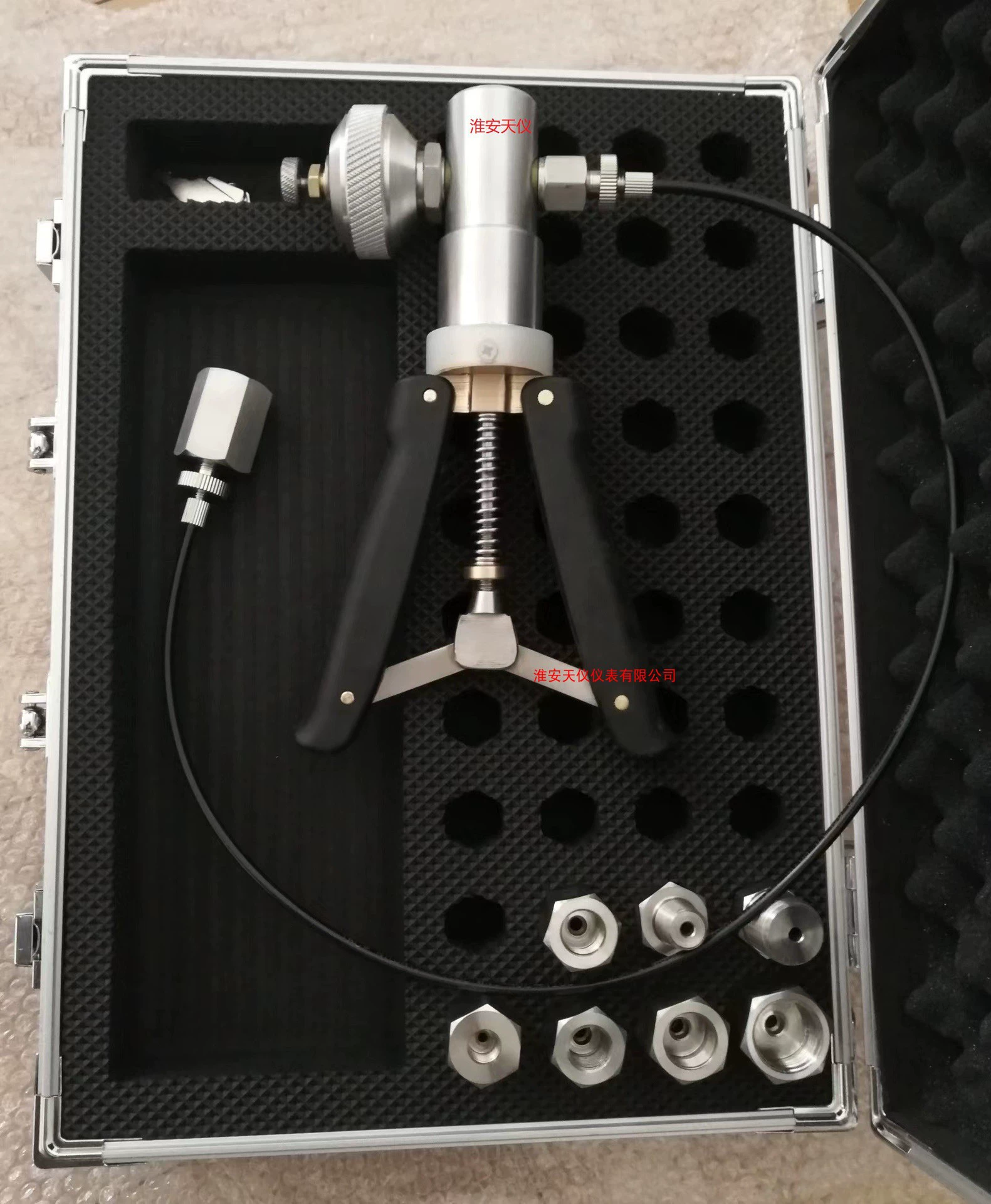 Выберите Huaian Tianyi для ручного корректора давления, воздушного насоса, ручного типа.