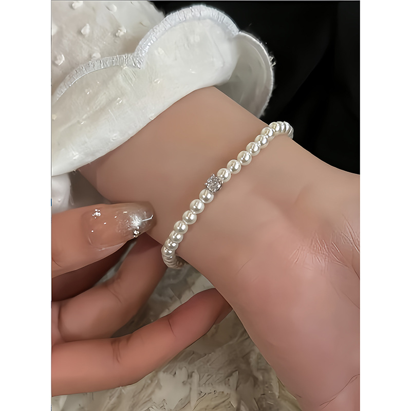 bracelet with zircon pearl