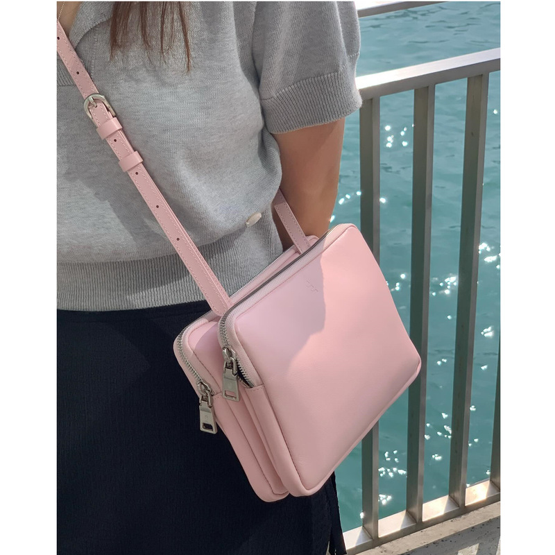 The New 2026 Spring Model of the Korean Designer Xiulin's Same Style Retro Commuter Single-Shoulder Crossbody Twin Bag Is Now Available