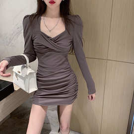 纯欲风辣妹V领连衣裙女春秋新款气质性感紧身显瘦褶皱包臀短裙子