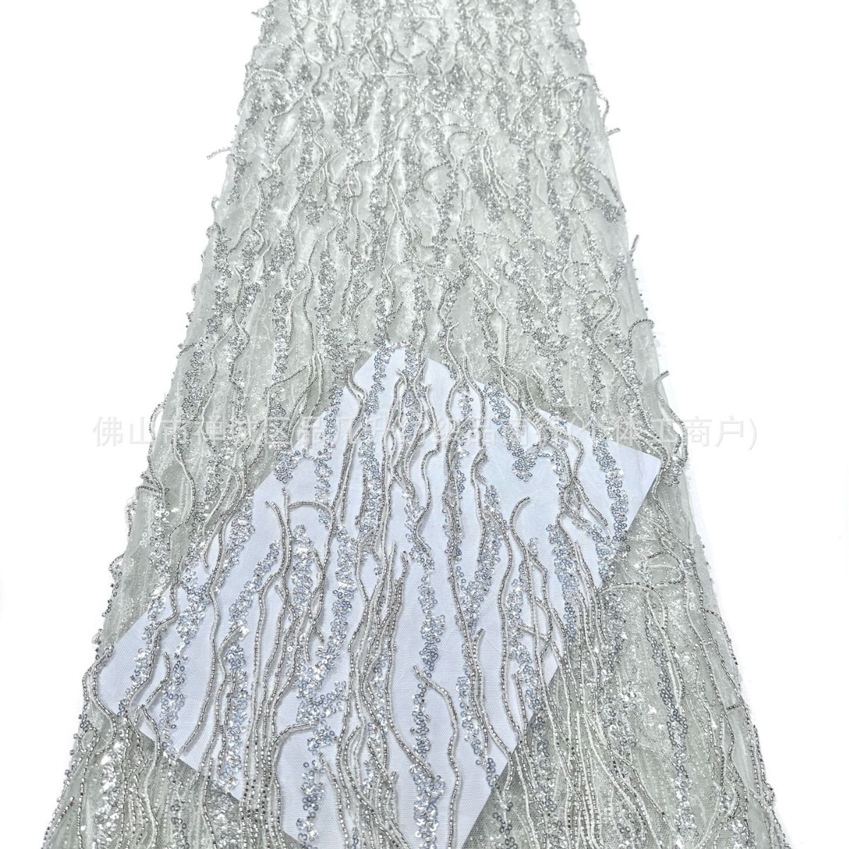 Diseño de moda pesado con bordado de tela de cuentas onduladas vestido vestido de moda de tela bordada