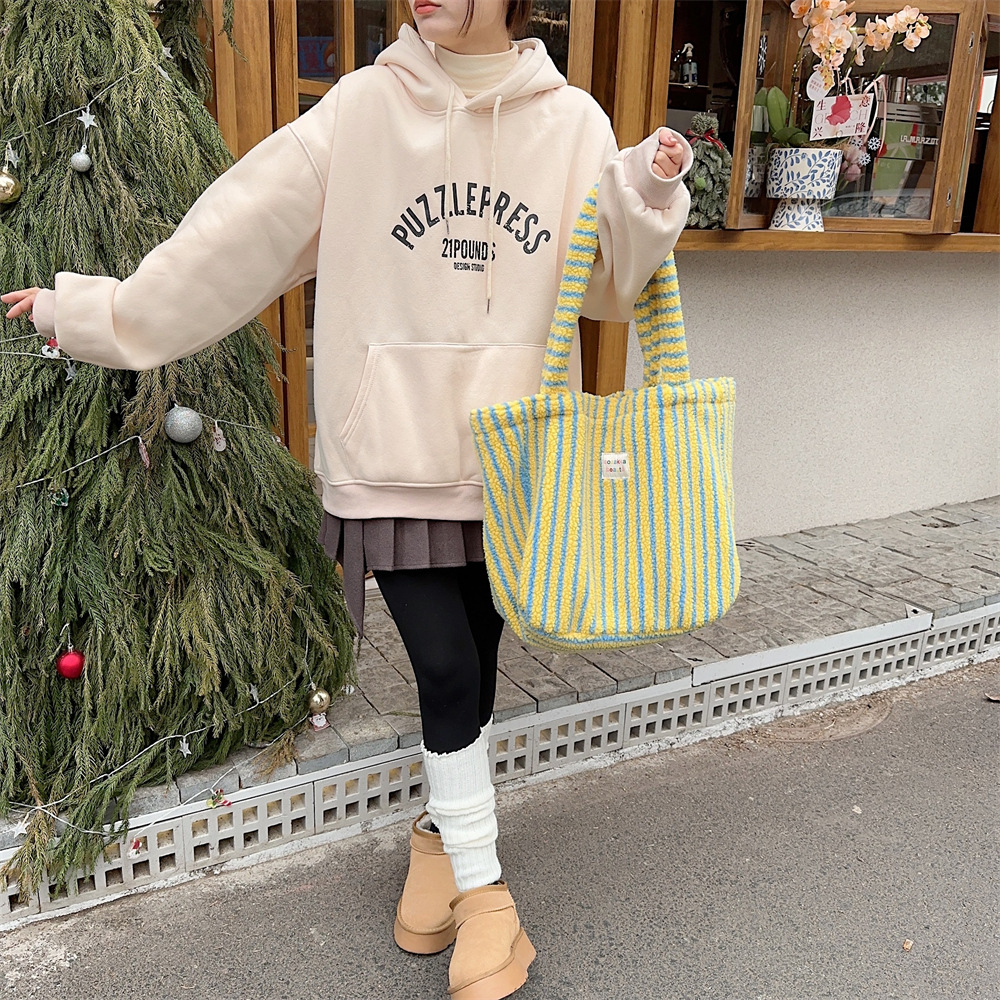 31231 Autumn and Winter New plush polka dot bag, women's hand-held bag, shoulder bag, large-capacity fluffy college student class bag undefined