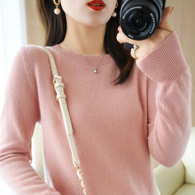 Suéter de cuello redondo para mujer, otoño/invierno 22, tejido de punto, color sólido, manga larga, estilo fino, capa base corta, moderno y versátil. image 11